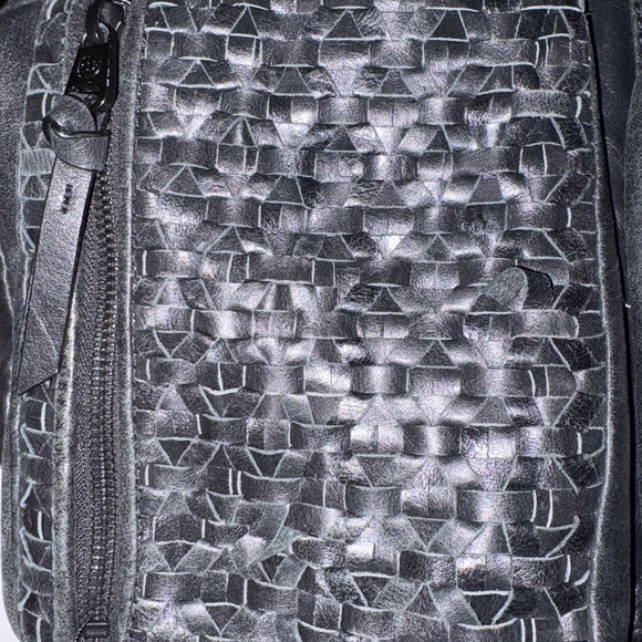 Elliott Lucca Stylish Black Leather Tote Bag - Picture 7 of 12